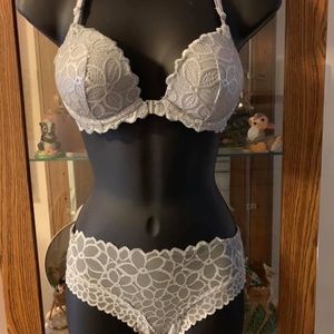 VS PINK Shimmering Gray Bra 34B & Panty sz S Set